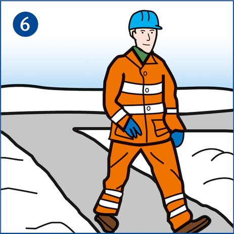 Ein Mitarbeiter trägt bei Winterarbeiten reflektierende Winterschutzkleidung und rutschsicheres Schuhwerk. Link zur vergrößerten Darstellung des Bildes.