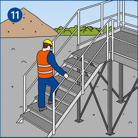 Das Bild zeigt einen Mitarbeiter, der draußen den Handlauf benutzt, um eine Metalltreppe hinaufzusteigen. Link zur vergrößerten Darstellung des Bildes.