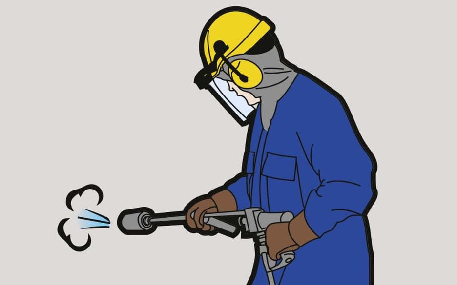 Die Illustration zeigt einen Mitarbeiter seitlich von hinten, der in passender Schutzausrüstung mit einem Hochdruckreiniger arbeitet.