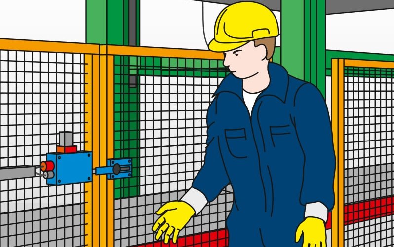 Sicherheitscheck an Anlage Ein Mitarbeiter checkt die Sicherheitseinrichtung einer Anlage, die ein spontanes Betreten verhindert. Link zum Artikel.