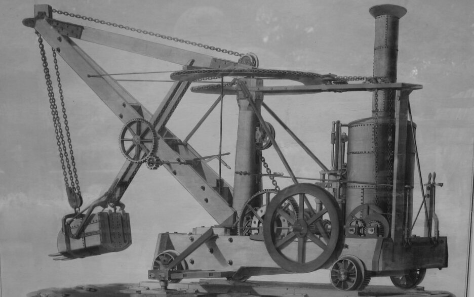 Die Schwarz-Weiß-Zeichnung zeigt eine Erfindung von William S. Otis. Hierbei handelt es sich um einen kranähnlichen Schwenkarm, der auf einem Schienenwagen montiert und mit einem Dampfmotor betrieben wurde. Die Dampfschaufel kam bei Erdarbeiten zum Einsatz.  Link zum Artikel.