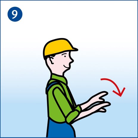 Zu sehen ist ein Arbeiter, der beide Arme mit den Handflächen nach unten vor dem Bauch angewinkelt hat und von sich wegbewegt. Das ist das Handzeichen bei Kranarbeiten für „Entfernen“. Link zur vergrößerten Darstellung des Bildes.