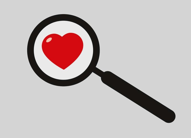Die Illustration zeigt ein rotes Herz, das unter die Lupe genommen wird. Es steht symbolhaft für das Thema „Auf Herz und Nieren prüfen“.