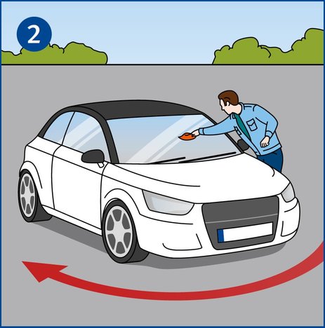 Ein Mann putzt die Windschutzscheibe seines Autos. Ein roter Pfeil, der um das Auto herumführt, zeigt, dass er ebenfalls schon einen Rundum-Check seines Fahrzeugs gemacht hat.